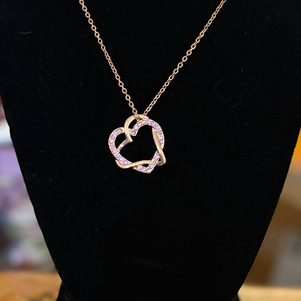 This a beautiful rose gold tone necklace & heart pendant w/ purplele rhinestones